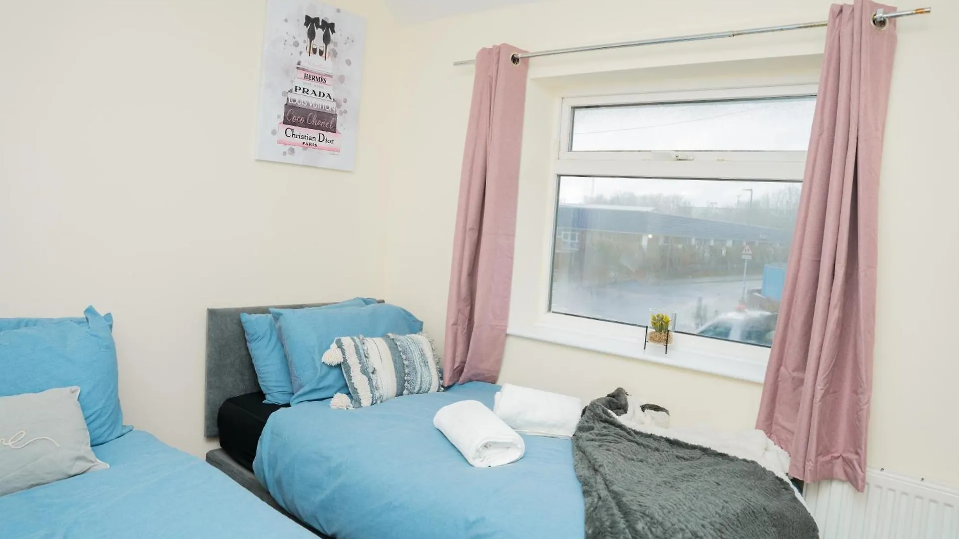 Contemporary Comfort Trendy Hideaway Robin Hood المملكة المتحدة