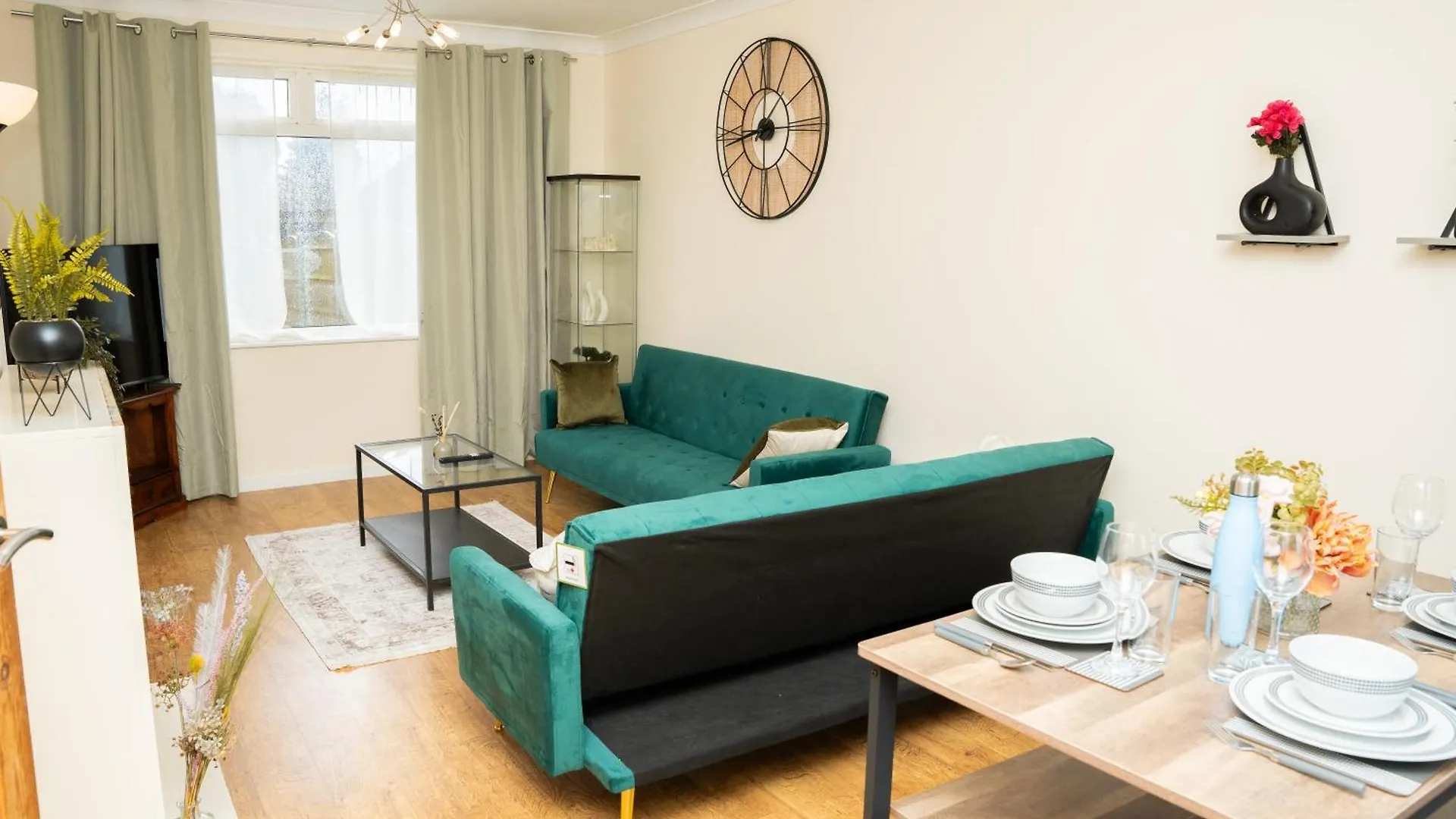 Contemporary Comfort Trendy Hideaway Robin Hood