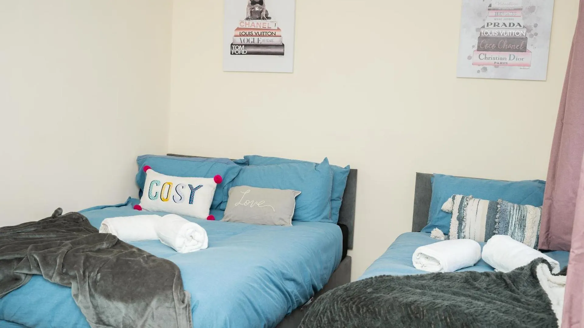 Contemporary Comfort Trendy Hideaway Robin Hood 0*,