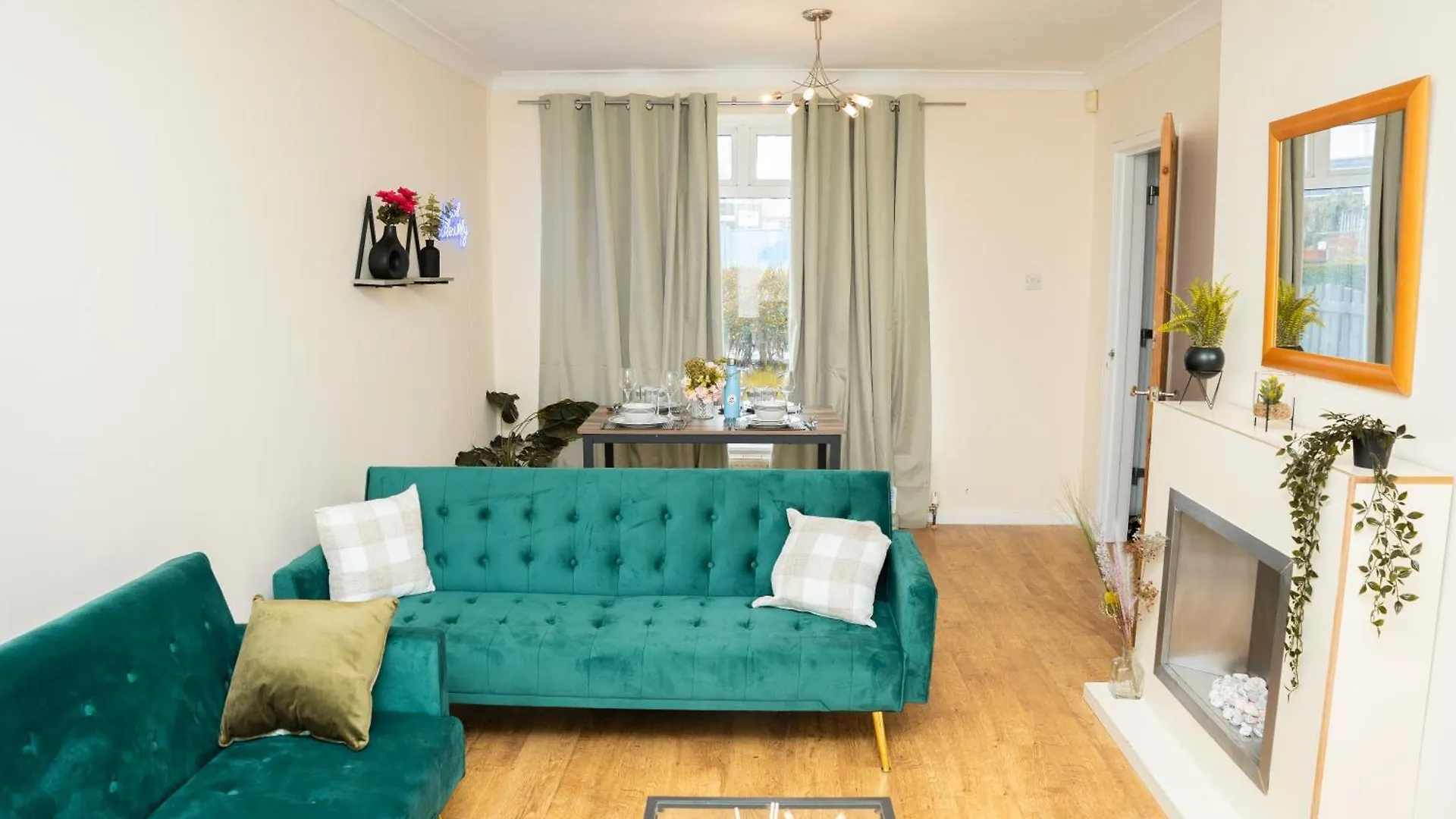Contemporary Comfort Trendy Hideaway Robin Hood